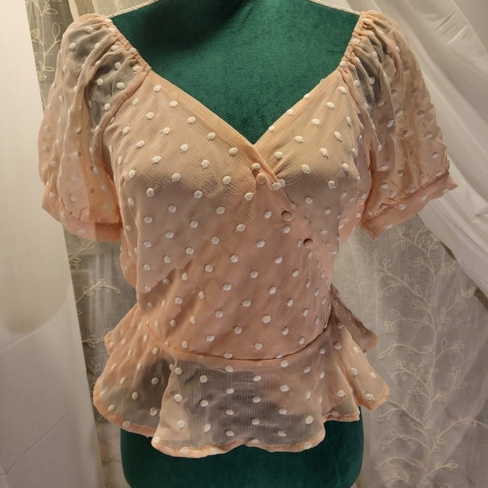 🩷🤍Gianni Bini Light Pink Polka Dot Bubble Sleeve Peplum Blouse M